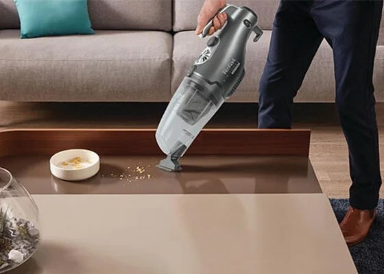 جارو شارژی تفال مدل UY5116TR با ولتاژ ۲۰ ولت و زمان کار ۴۵ دقیقه